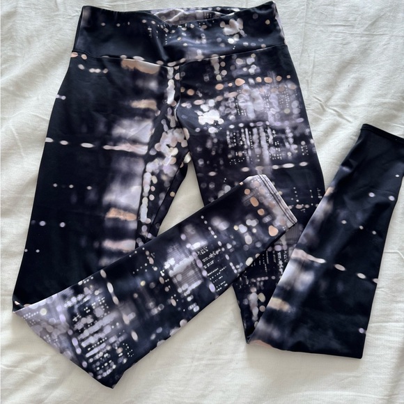 Onzie Pants - M/L yoga legging excellent condition